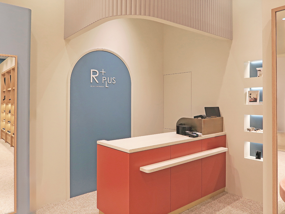 R+ PLUS REGAL CORPORATION モザイクモール港北店